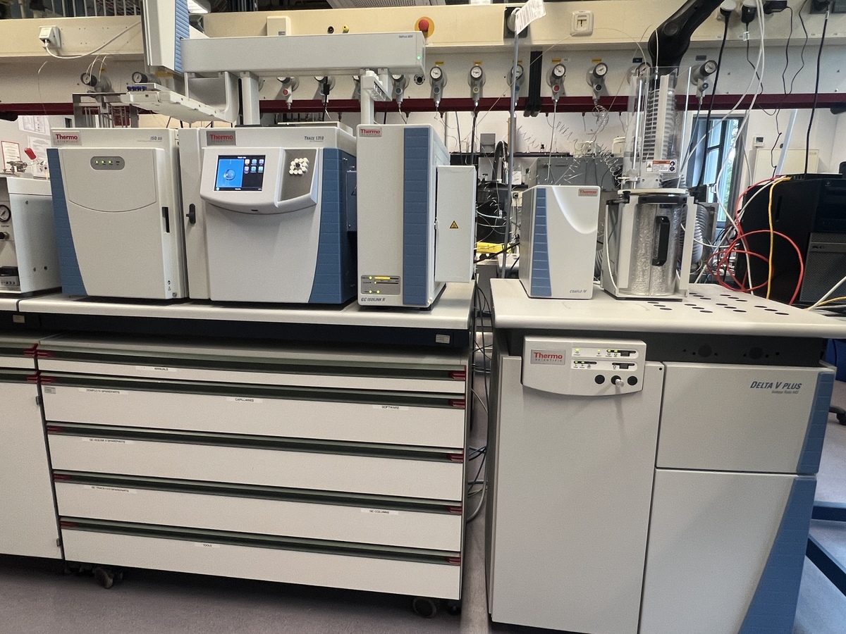 <Text is generated, please wait...>